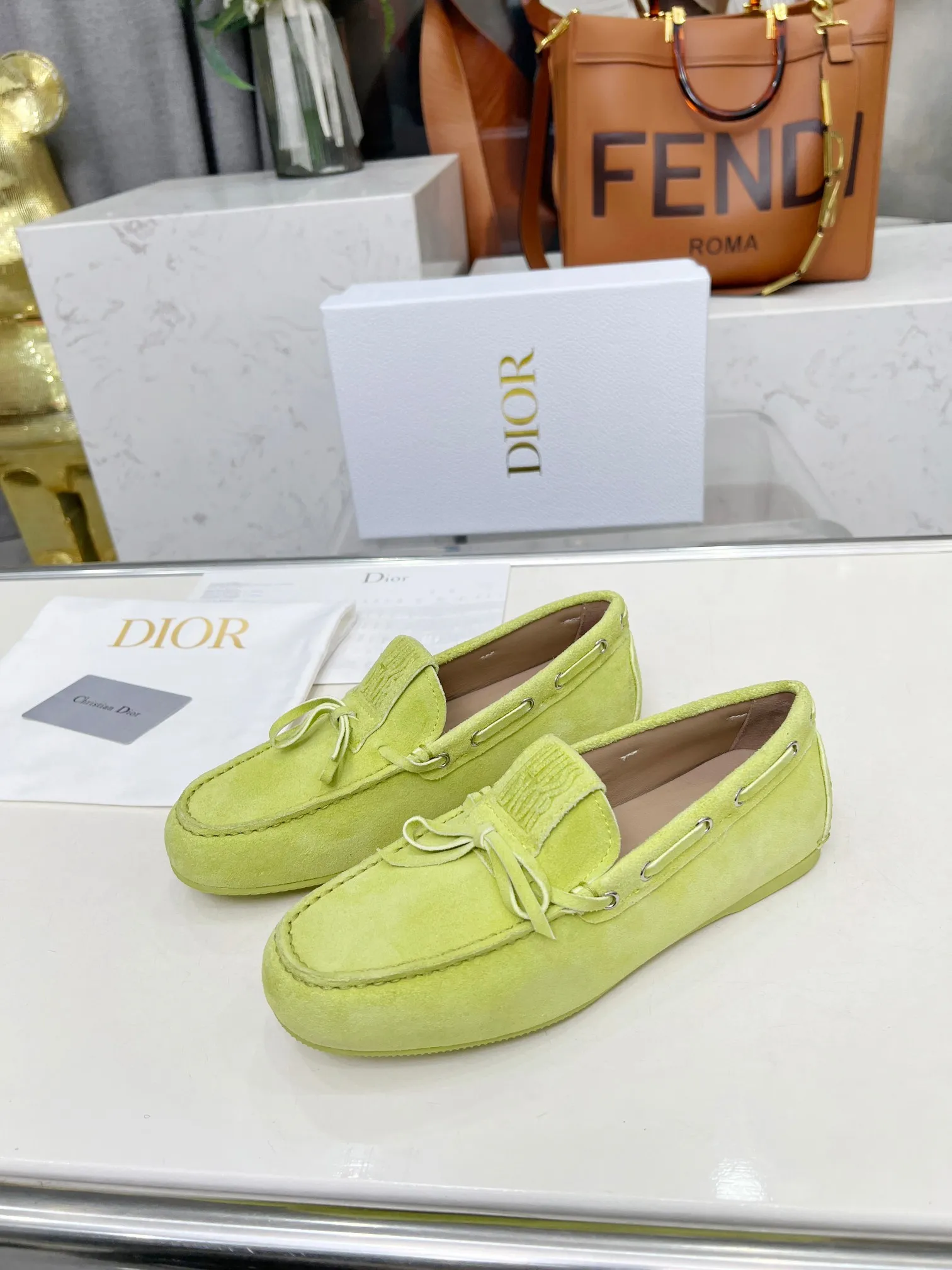 👟👟Ex-factory price 500👟👟 Dior's new spring and summer ultra-light jelly series loafers are brand new. The layout strives to create fashionable classic items. New products created at the first substantial show of Paris Fashion Week. The inspiration is cleverly combined by the D chief designer on the perfect shoe shape. Paired with brand buckles, it is even more fashionable! Original version, perfect and exquisite workmanship!  ✔️Upper: original fabric ✔️Inner lining: imported sheepskin lining ✔️Sole: original outsole ✔️Size: #35-41 (40 41 customized items are not returnable)